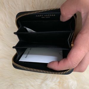 Marc Jacobs Bags - Marc Jacobs Small Zip Wallet Marc Jacobs Bags - Marc Jacobs Small Zip Wallet